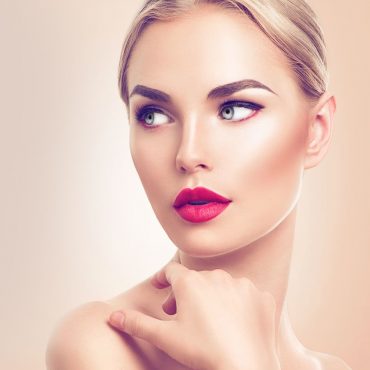 MAKE UP